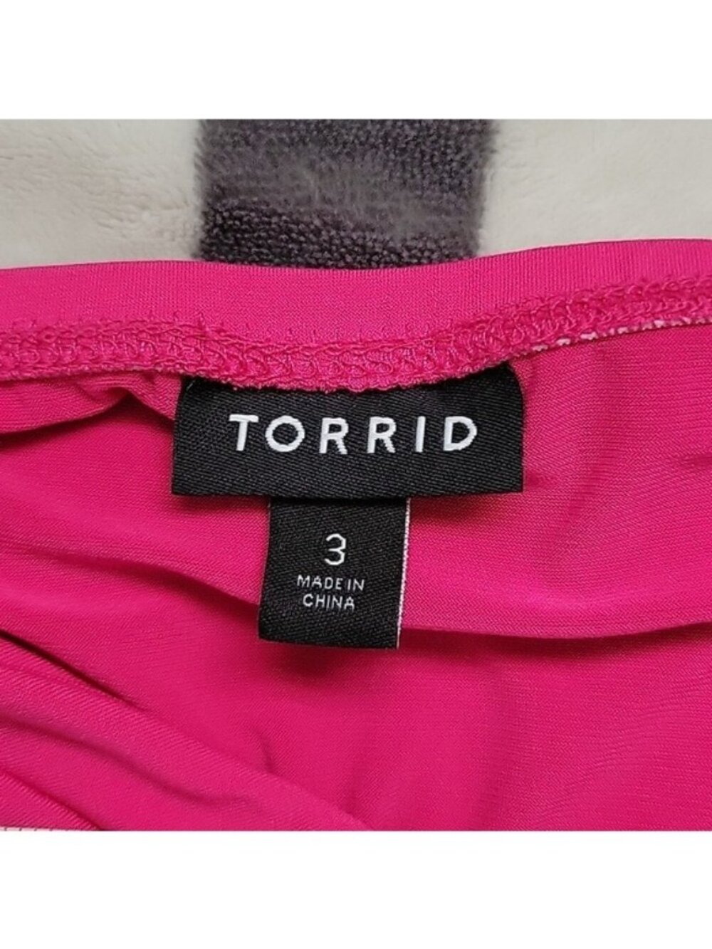 Torrid Hot Pink Knot Front Sweetheart Neckline Riched Sides Tank Top Size 3 - Picture 3 of 8